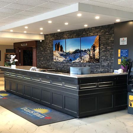 Days Inn & Conference Centre By Wyndham Camrose Norsemen Exterior foto