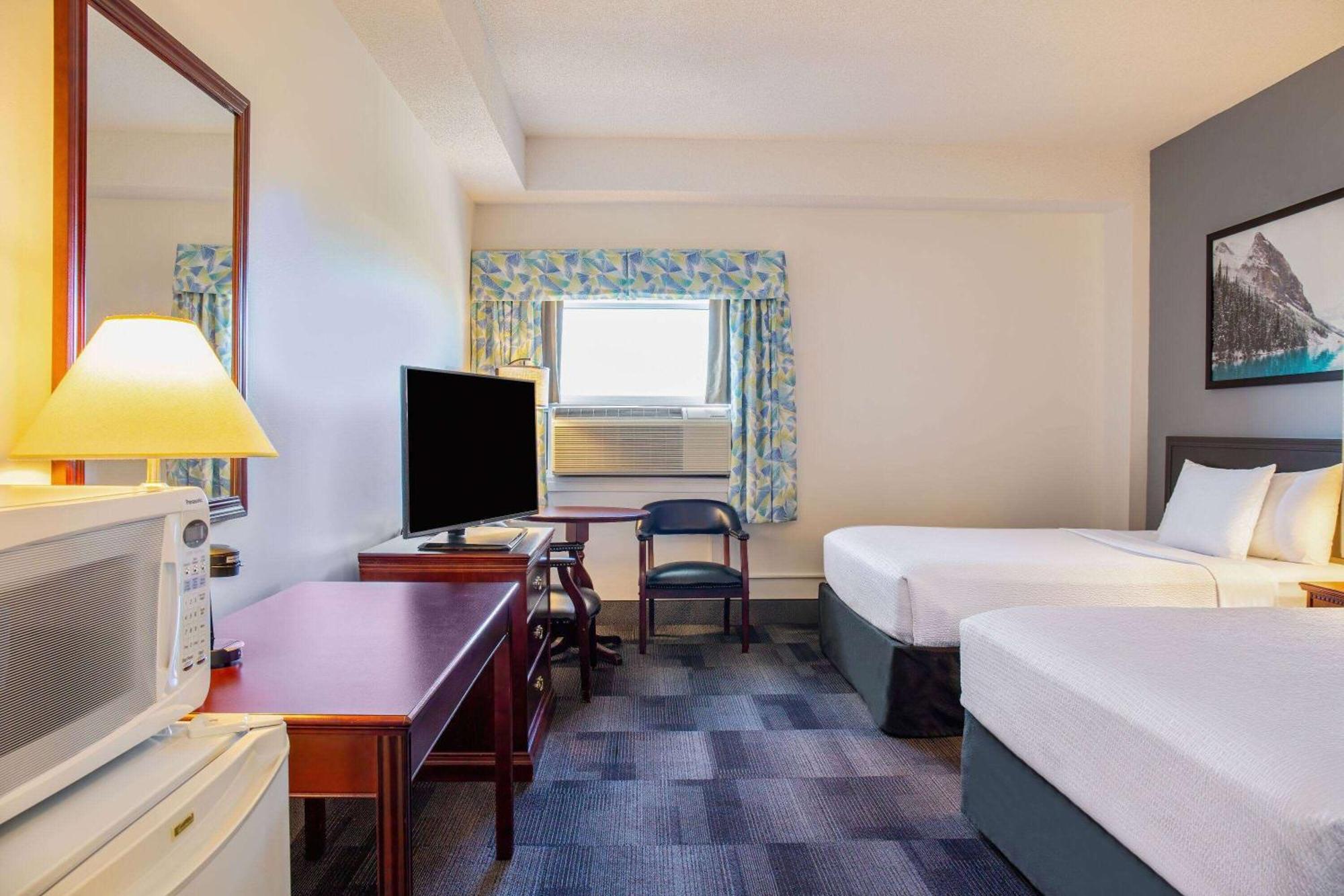 Days Inn & Conference Centre By Wyndham Camrose Norsemen Exterior foto